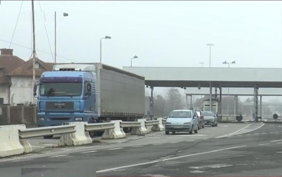 Interviu cu cel care l-a scos din ţară pe Cătălin Cherecheş. Taximetristul povesteşte cum au reuşit să treacă de vamă 871910