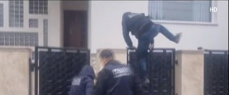 Interviu cu cel care l-a scos din ţară pe Cătălin Cherecheş. Taximetristul povesteşte cum au reuşit să treacă de vamă 871915