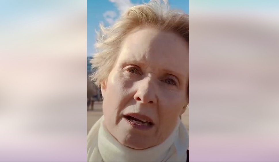 Miranda din "Sex and the City" face greva foamei în fața Casei Albe. Actrița Cynthia Nixon cere un armistițiu permanent în Fâşia Gaza