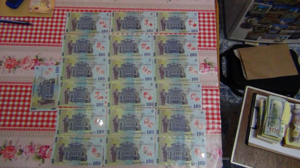 Percheziții de amploare în Vaslui. Polițiști acuzați că luau mită de la șoferi, duși la audieri 872009