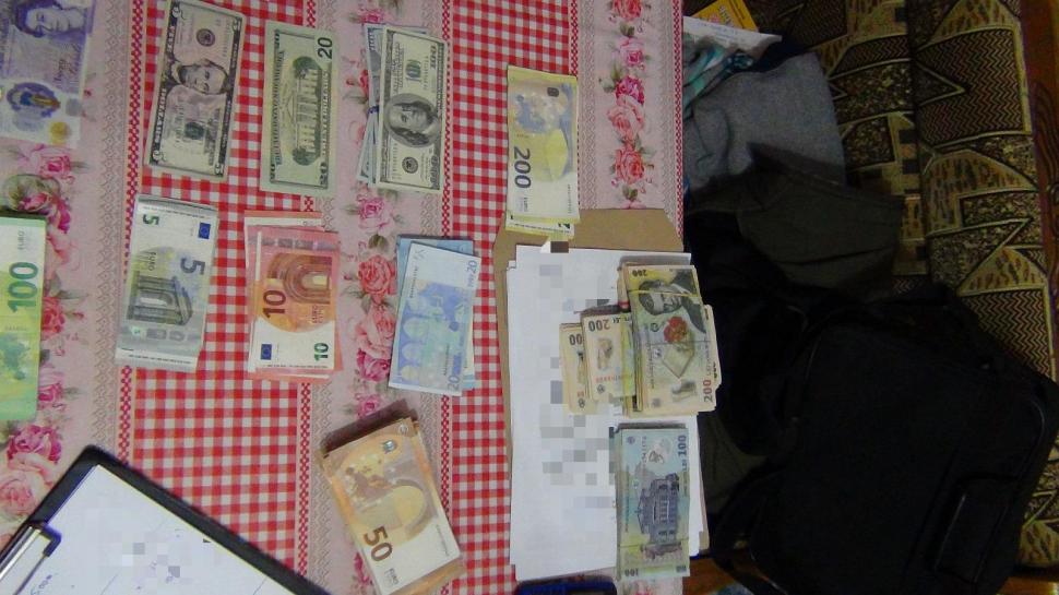 Percheziții de amploare în Vaslui. Polițiști acuzați că luau mită de la șoferi, duși la audieri 872011