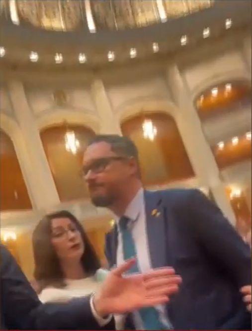 Îmbrânceli şi înjurături între AUR şi USR | Scandal fără precedent în Parlament  872281