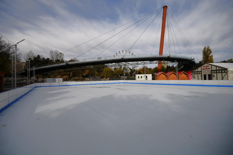 Încep târgurile de Crăciun din Bucureşti. Primul s-a deschis în Drumul Taberei | Imagini feerice 872418