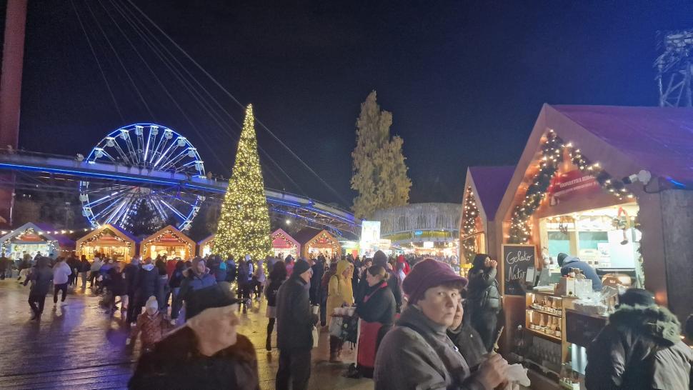 Încep târgurile de Crăciun din Bucureşti. Primul s-a deschis în Drumul Taberei | Imagini feerice 872419