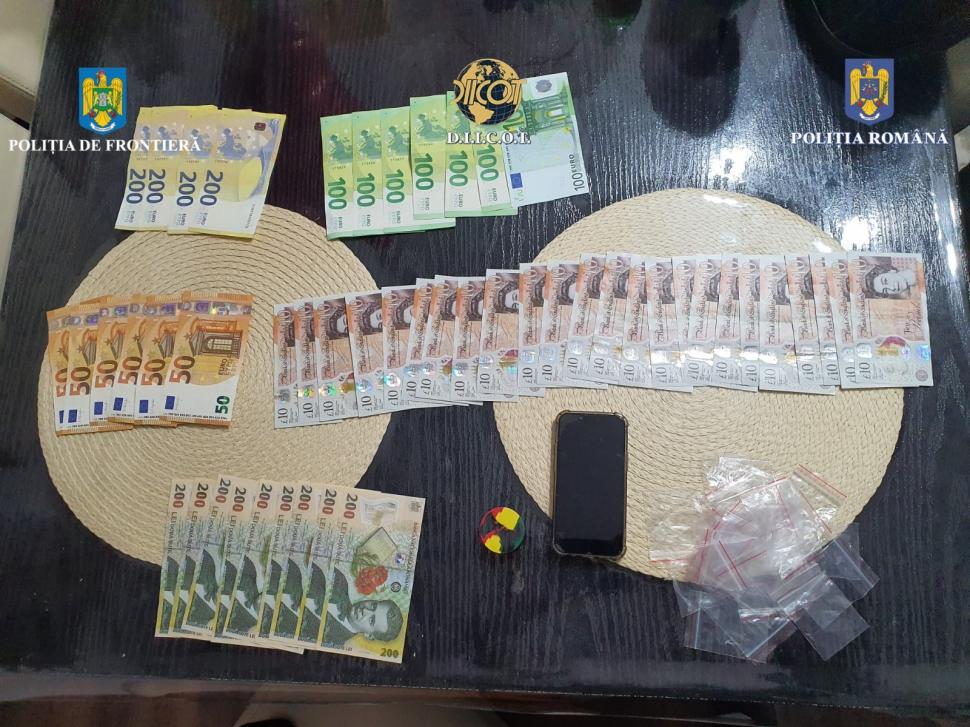 Traficanţi care vindeau "cristal" elevilor din Sighetu Marmaţiei, "reuniţi" în arest după o operaţiune DIICOT 872169