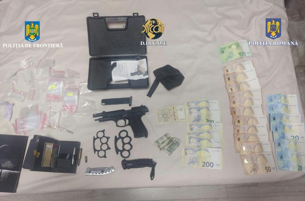 Traficanţi care vindeau "cristal" elevilor din Sighetu Marmaţiei, "reuniţi" în arest după o operaţiune DIICOT 872172