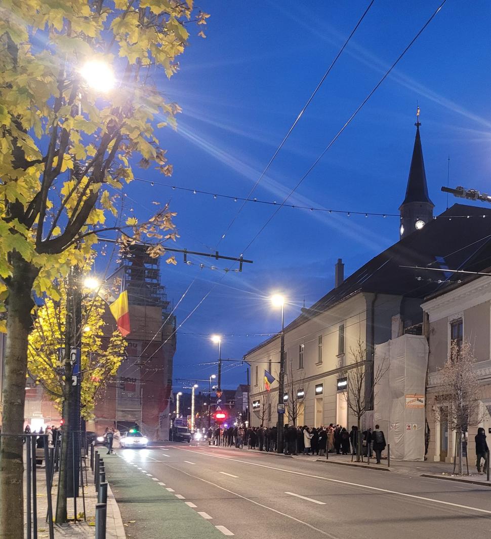 Coadă de sute de persoane la cărți gratis, în Cluj Napoca: "Mi se pare penibil" 872622