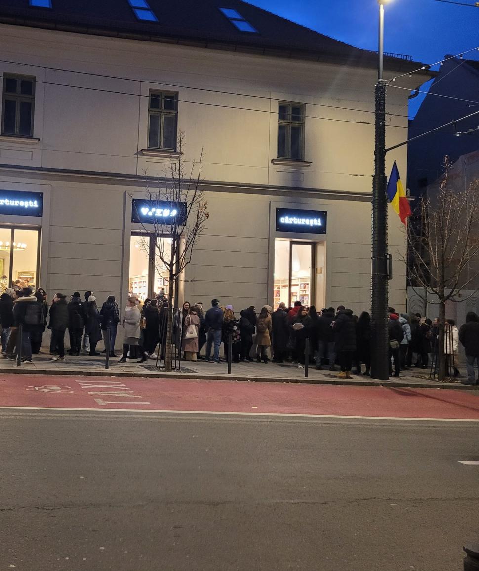 Coadă de sute de persoane la cărți gratis, în Cluj Napoca: "Mi se pare penibil" 872623