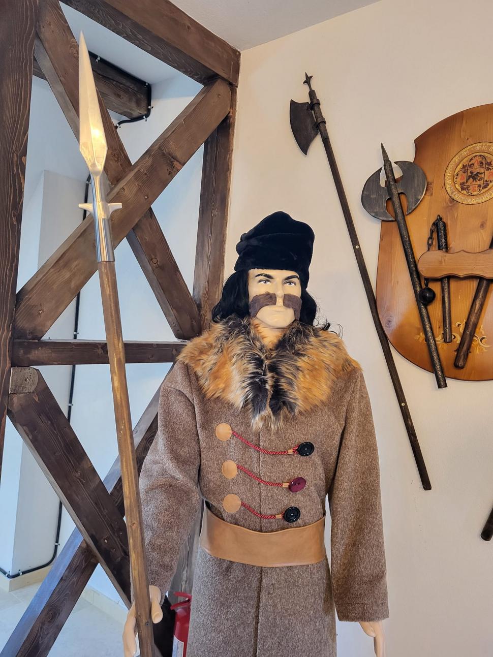 Castelul Dracula din comuna Arefu a fost inaugurat astăzi, de Ziua Națională a României  872721