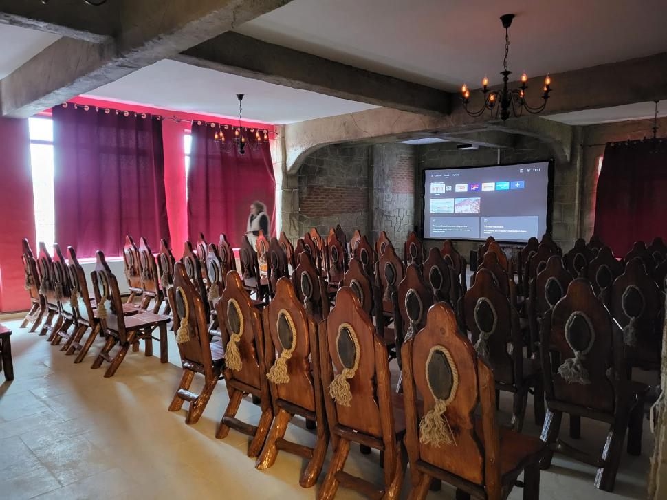 Castelul Dracula din comuna Arefu a fost inaugurat astăzi, de Ziua Națională a României  872723