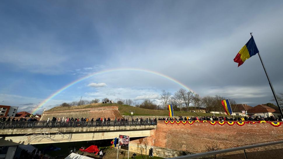 Fenomen meteo spectaculos, de Ziua Națională a României | Imagini inedite surprinse în Alba Iulia 872715