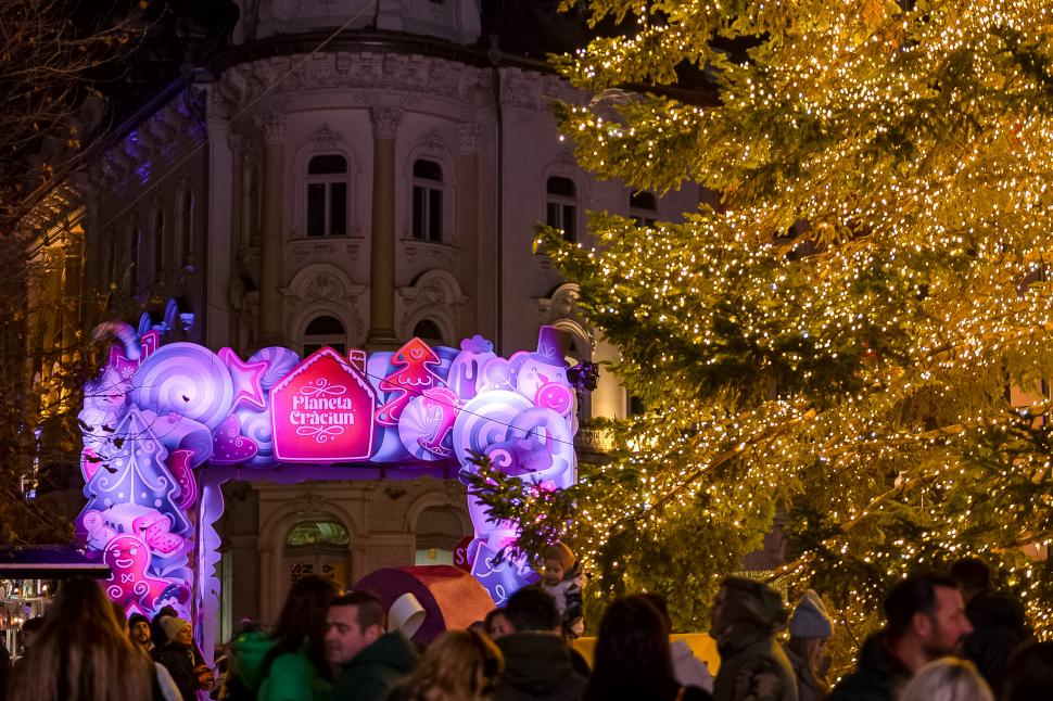 Târgul de Crăciun din Cluj Napoca s-a deschis de 1 Decembrie | Oamenii sunt așteptați cu vin fiert și turtă dulce  872772