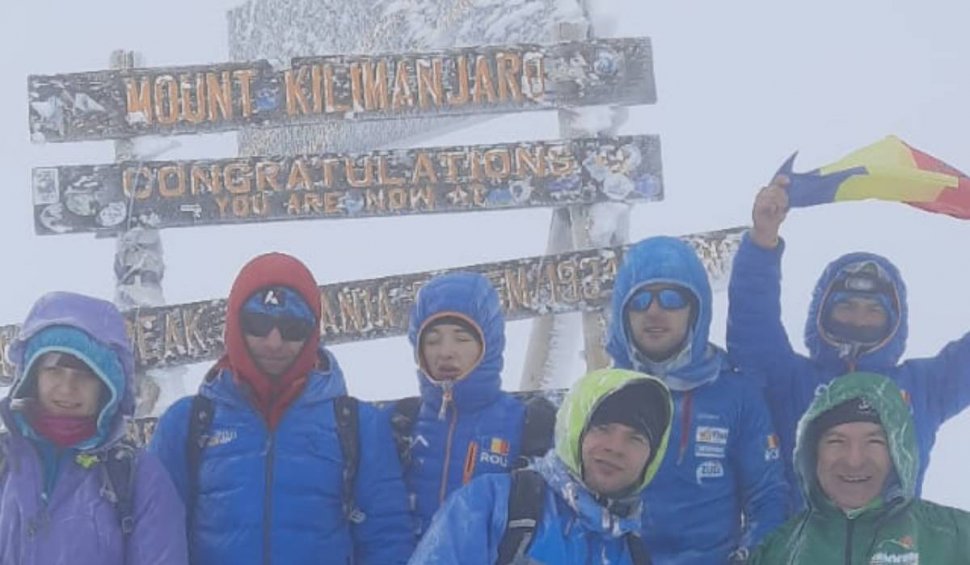 Vârful Kilimanjaro, cucerit de paralimpicii români de 1 Decembrie. Tricolorul flutură la 5895 de metri