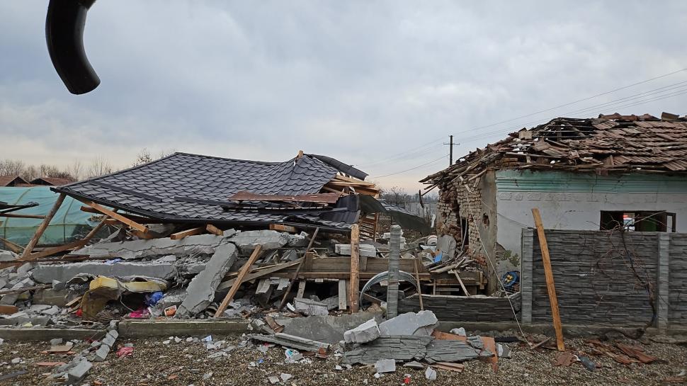 Explozie la o centrală termică din județul Olt. O persoana a murit, iar alta este prinsă sub dărâmături 872806