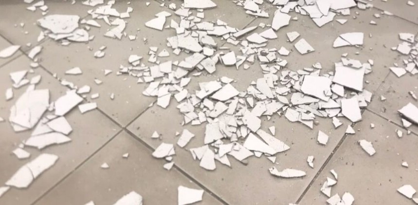 O femeie şi-a văzut moartea cu ochii după ce tavanul unui supermarket s-a prăbuşit, la Piteşti