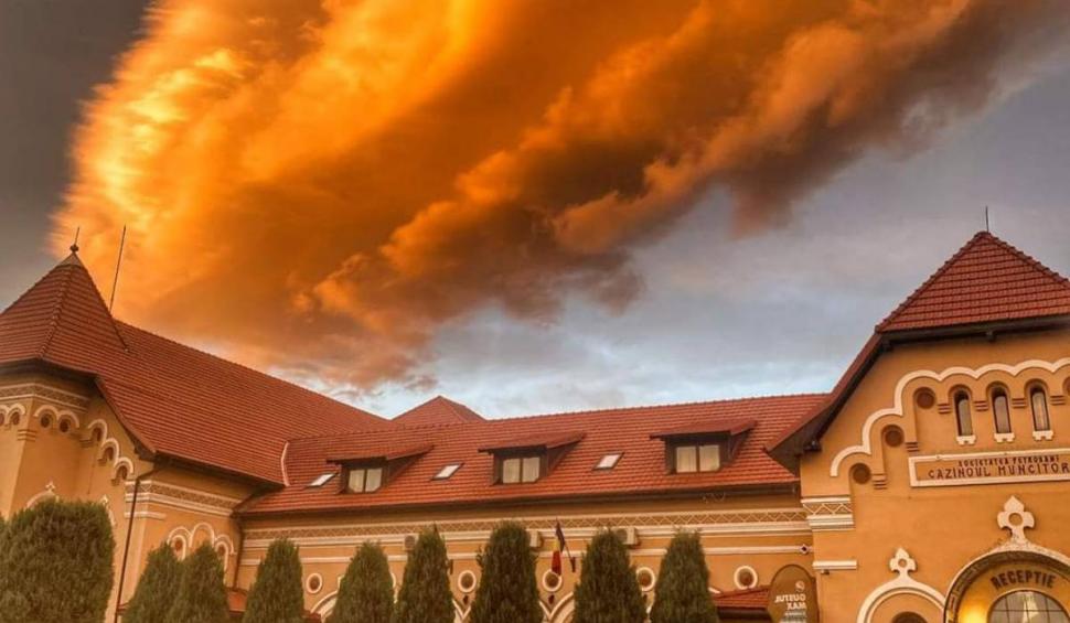 Fenomen ciudat, surprins deasupra Văii Jiului. Specialiști trag un semnal de alarmă 872931