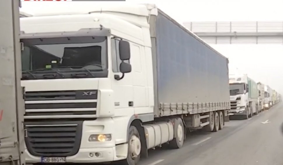 Creștere rapidă a traficului de camioane ucrainene care tranzitează România. Peste 200 de TIR-uri așteaptă să iasă din țară