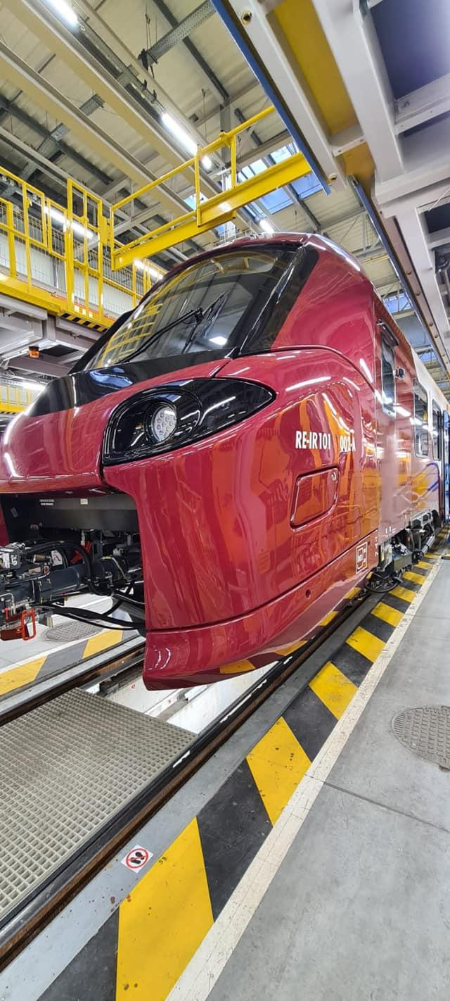 Primul tren electric nou cumpărat în ultimii 20 de ani a ajuns în România. Când va începe să circule garnitura 872868