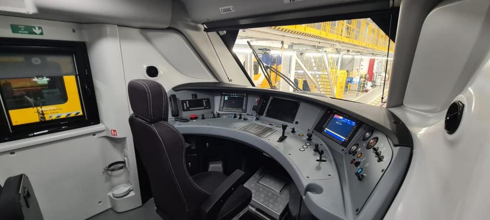 Primul tren electric nou cumpărat în ultimii 20 de ani a ajuns în România. Când va începe să circule garnitura 872870