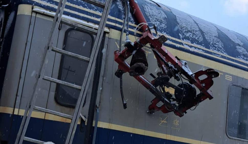 Călători răniți, în urma incidentului feroviar de la Azuga. Trei persoane au ajuns la spital cu cioburi în ochi 872988