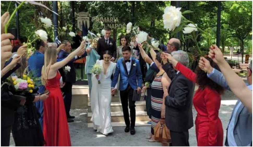 Mircea Bravo, accident cu maşina. A intrat cu autoturismul într-un stâlp de electricitate, iar soţia sa a avut de suferit 873012