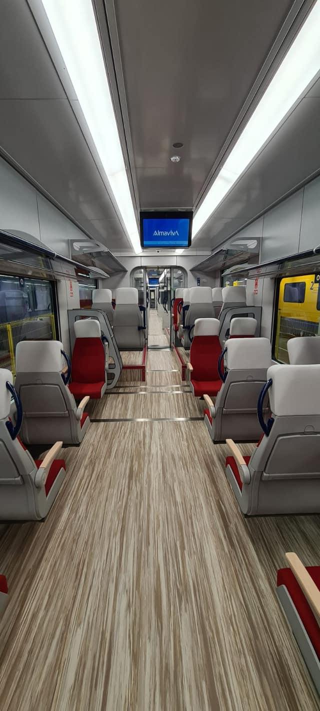 Primul tren electric cumpărat de România în ultimii 20 de ani a ajuns în București 873101