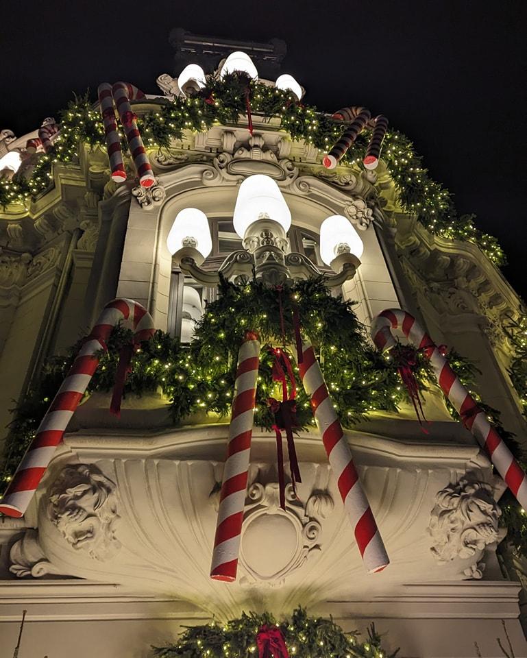 Casa din Bucureşti care a ajuns celebră după ce a fost decorată de Crăciun. Mii de oameni au mers deja să facă poze 873169