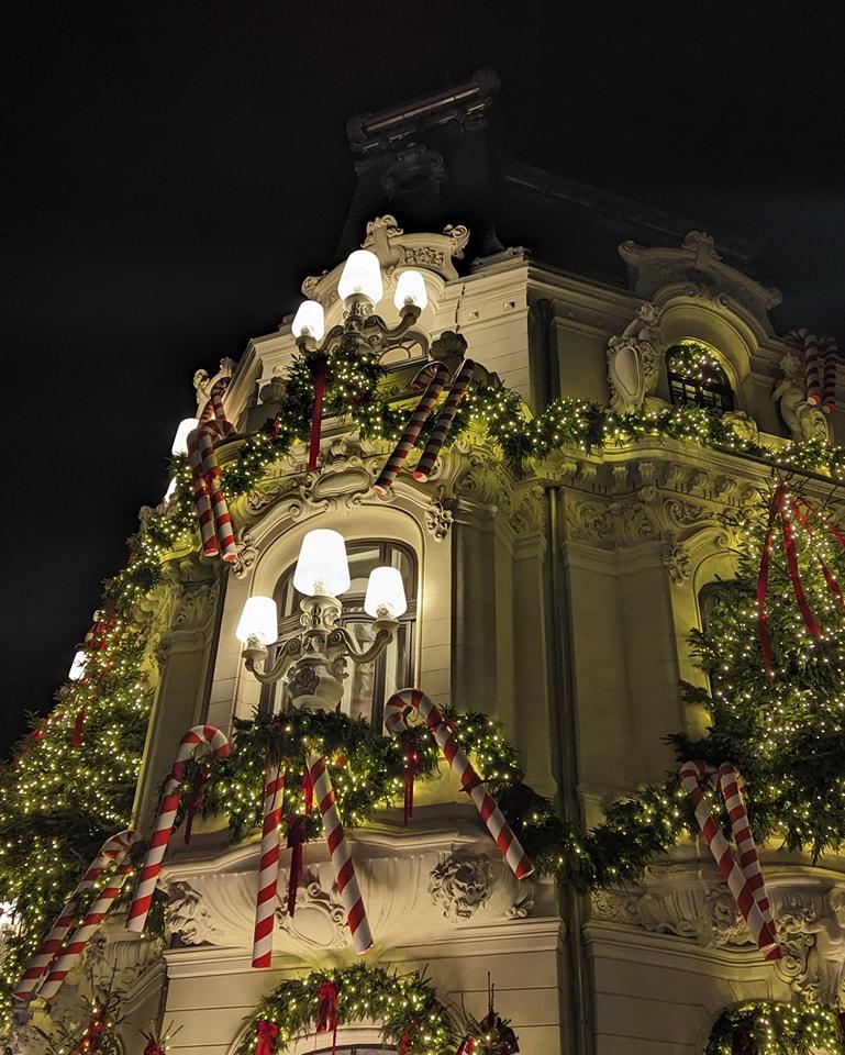 Casa din Bucureşti care a ajuns celebră după ce a fost decorată de Crăciun. Mii de oameni au mers deja să facă poze 873170