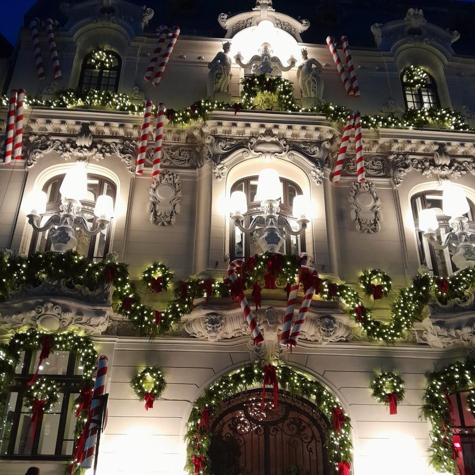 Casa din Bucureşti care a ajuns celebră după ce a fost decorată de Crăciun. Mii de oameni au mers deja să facă poze 873172