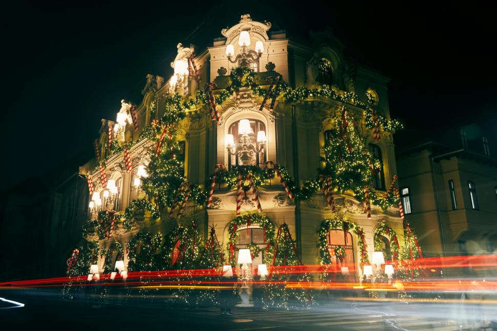 Casa din Bucureşti care a ajuns celebră după ce a fost decorată de Crăciun. Mii de oameni au mers deja să facă poze 873175