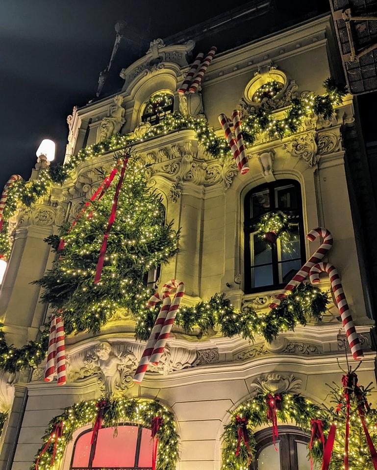 Casa Miţa Biciclista a ajuns celebră după ce a fost decorată de Crăciun. Mii de oameni au mers deja să facă poze 873296