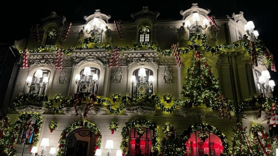 Casa Miţa Biciclista a ajuns celebră după ce a fost decorată de Crăciun. Mii de oameni au mers deja să facă poze 873298