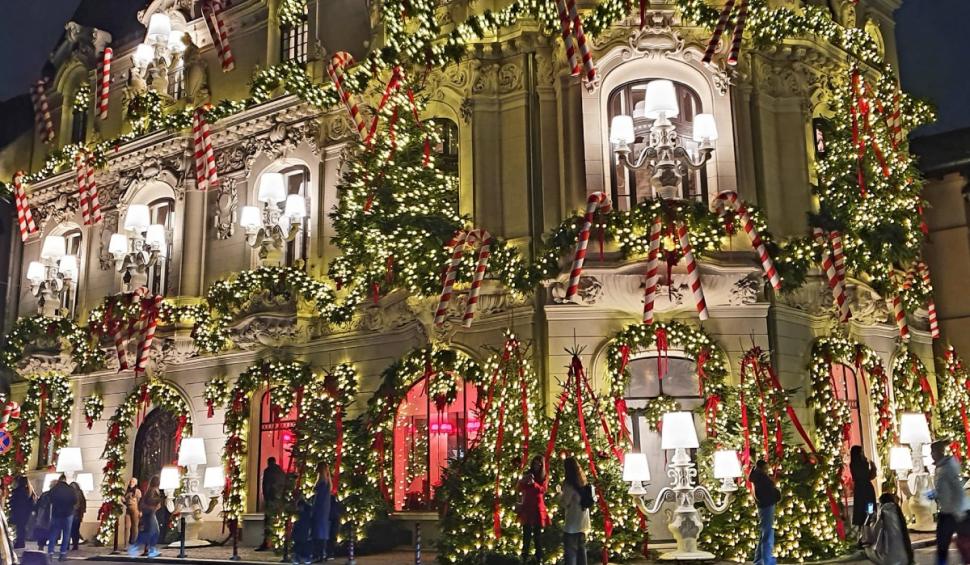 Casa Miţa Biciclista a ajuns celebră după ce a fost decorată de Crăciun. Mii de oameni au mers deja să facă poze 873300