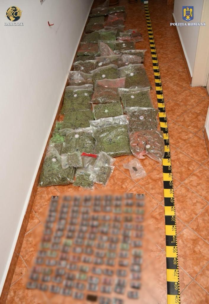 Motivul pentru care un "afacerist" român a aruncat 130.000 de euro pe geam, în timpul unor percheziții 873264