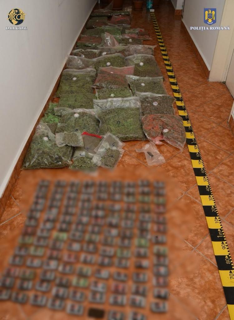 Motivul pentru care un "afacerist" român a aruncat 130.000 de euro pe geam, în timpul unor percheziții 873266