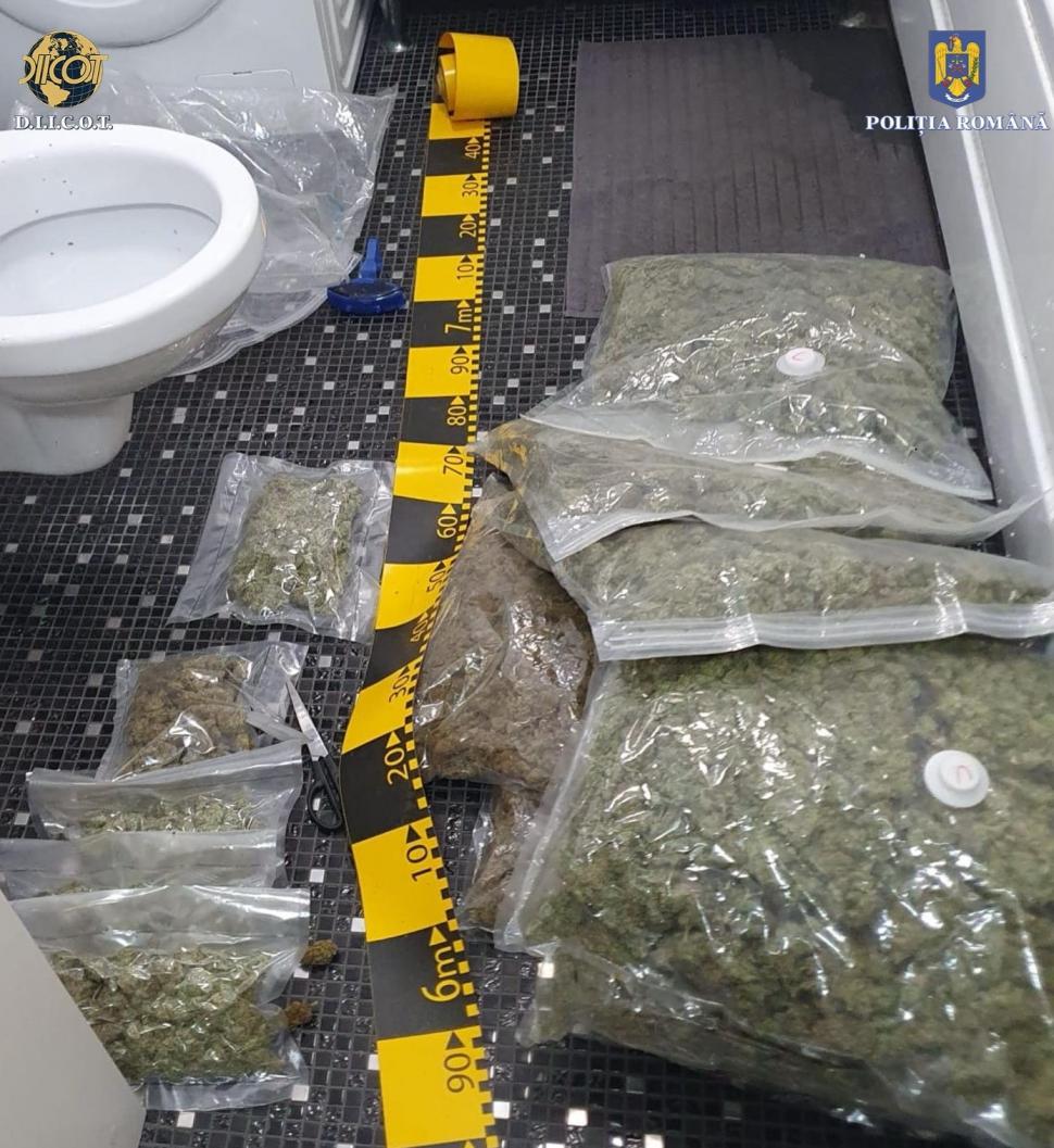 Motivul pentru care un "afacerist" român a aruncat 130.000 de euro pe geam, în timpul unor percheziții 873269