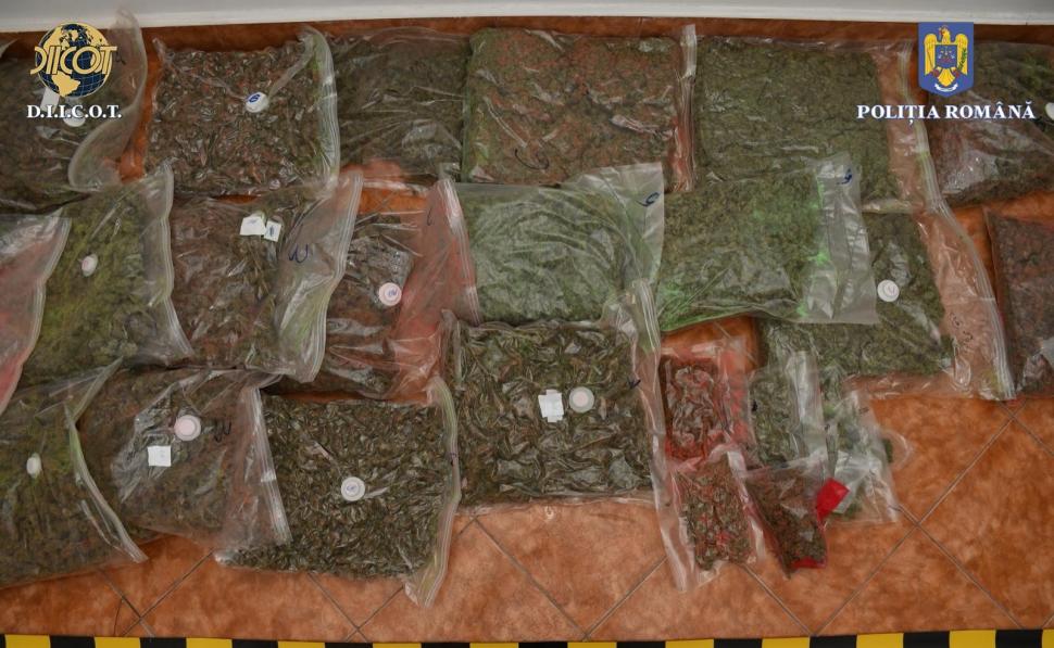 Motivul pentru care un "afacerist" român a aruncat 130.000 de euro pe geam, în timpul unor percheziții 873271