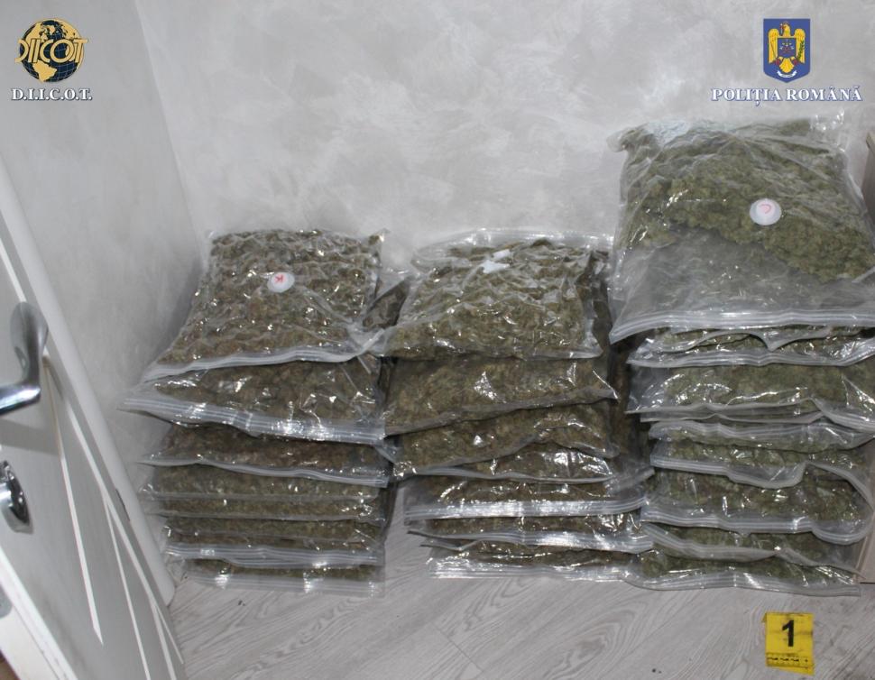 Motivul pentru care un "afacerist" român a aruncat 130.000 de euro pe geam, în timpul unor percheziții 873272