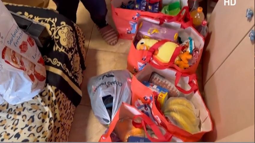 Poliţiştii au oferit daruri de Moş Nicolae unor copilaşi sărmani, orfani de mamă, din Maramureş: "Dar din dar se face Rai" 873249