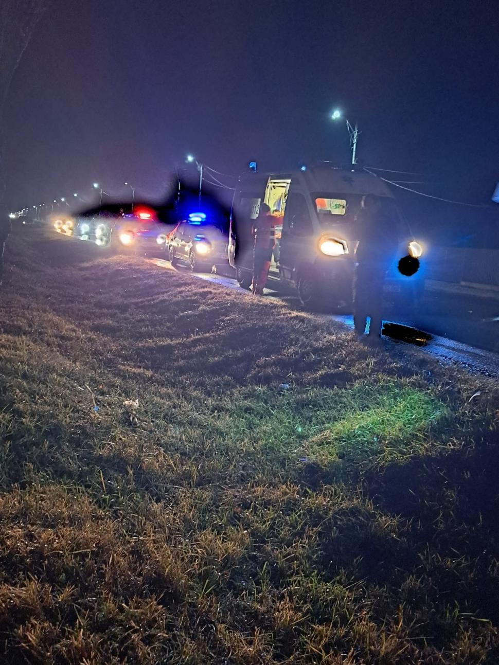 Accident teribil într-o comună din Galați | Un autobuz cu 11 pasageri s-a răsturnat. O femeie a murit 873532