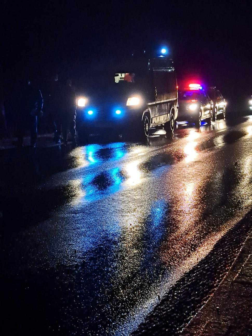 Accident teribil într-o comună din Galați | Un autobuz cu 11 pasageri s-a răsturnat. O femeie a murit 873533