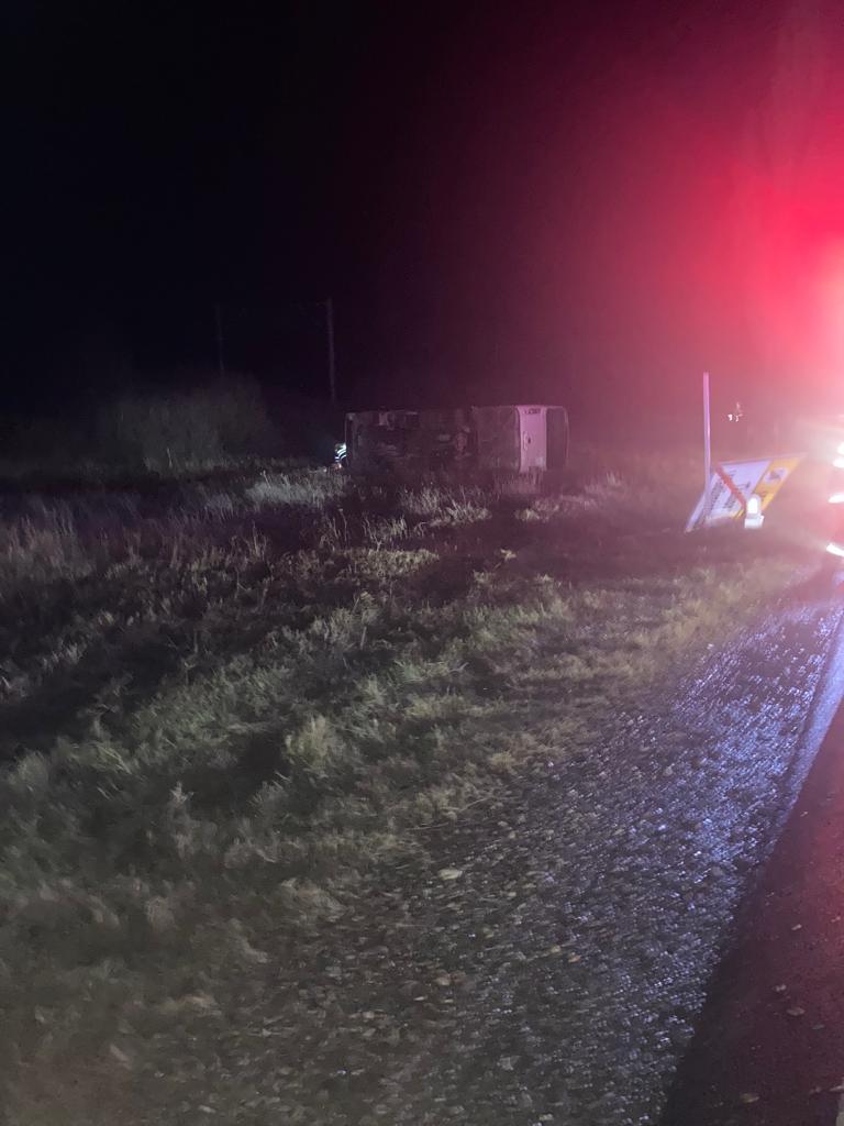 Accident teribil într-o comună din Galați | Un autobuz cu 11 pasageri s-a răsturnat. O femeie a murit 873543