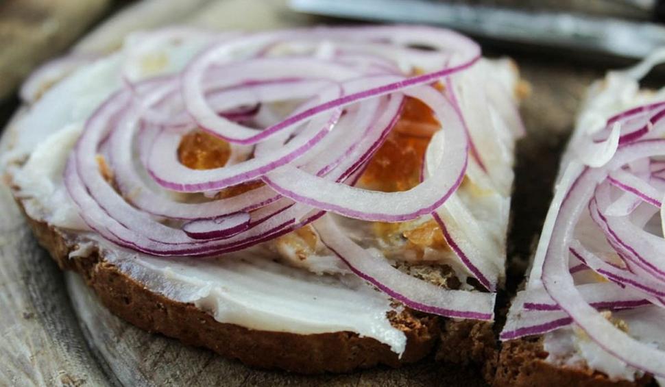 Adevărul despre slănina cu ceapa, mâncată de români. Dr. Vlad Ciurea: "Să știm ce ne face rău. E foarte greu să schimbi alimentația" 873417