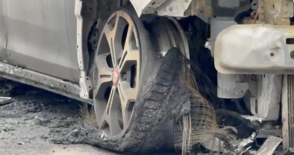 Atac în stil mafiot la Timișoara! Maşina directorului piețelor a fost incendiată în faţa casei sale 873410