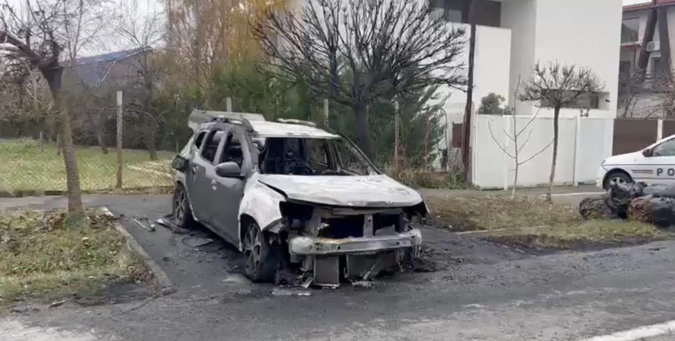Atac în stil mafiot la Timișoara! Maşina directorului piețelor a fost incendiată în faţa casei sale 873411