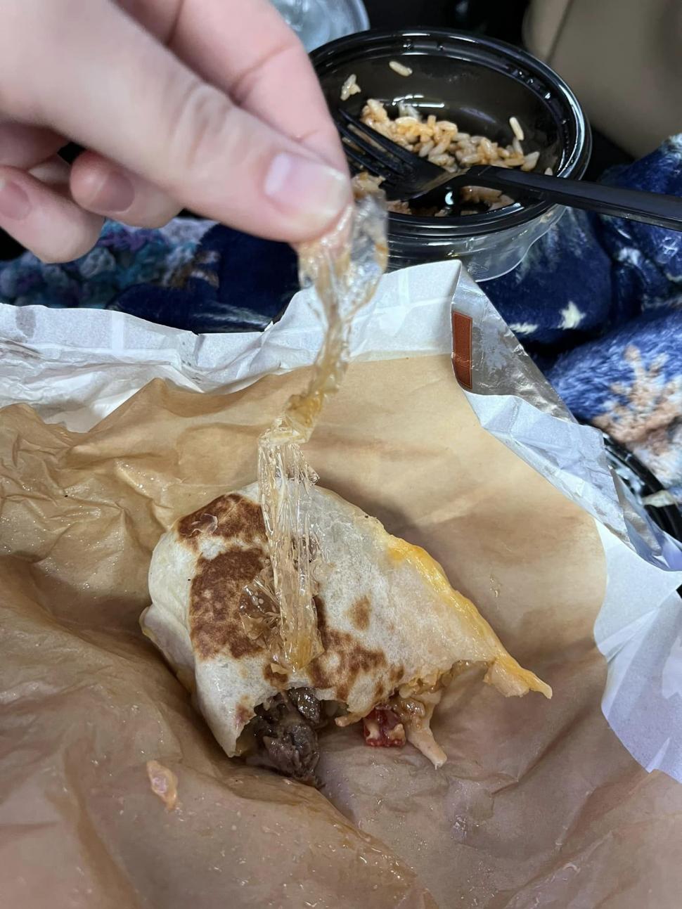 "Era să mănânc otrava asta" | Păţania unei femei care şi-a comandat mâncare dintr-un mall, în Cluj 873571