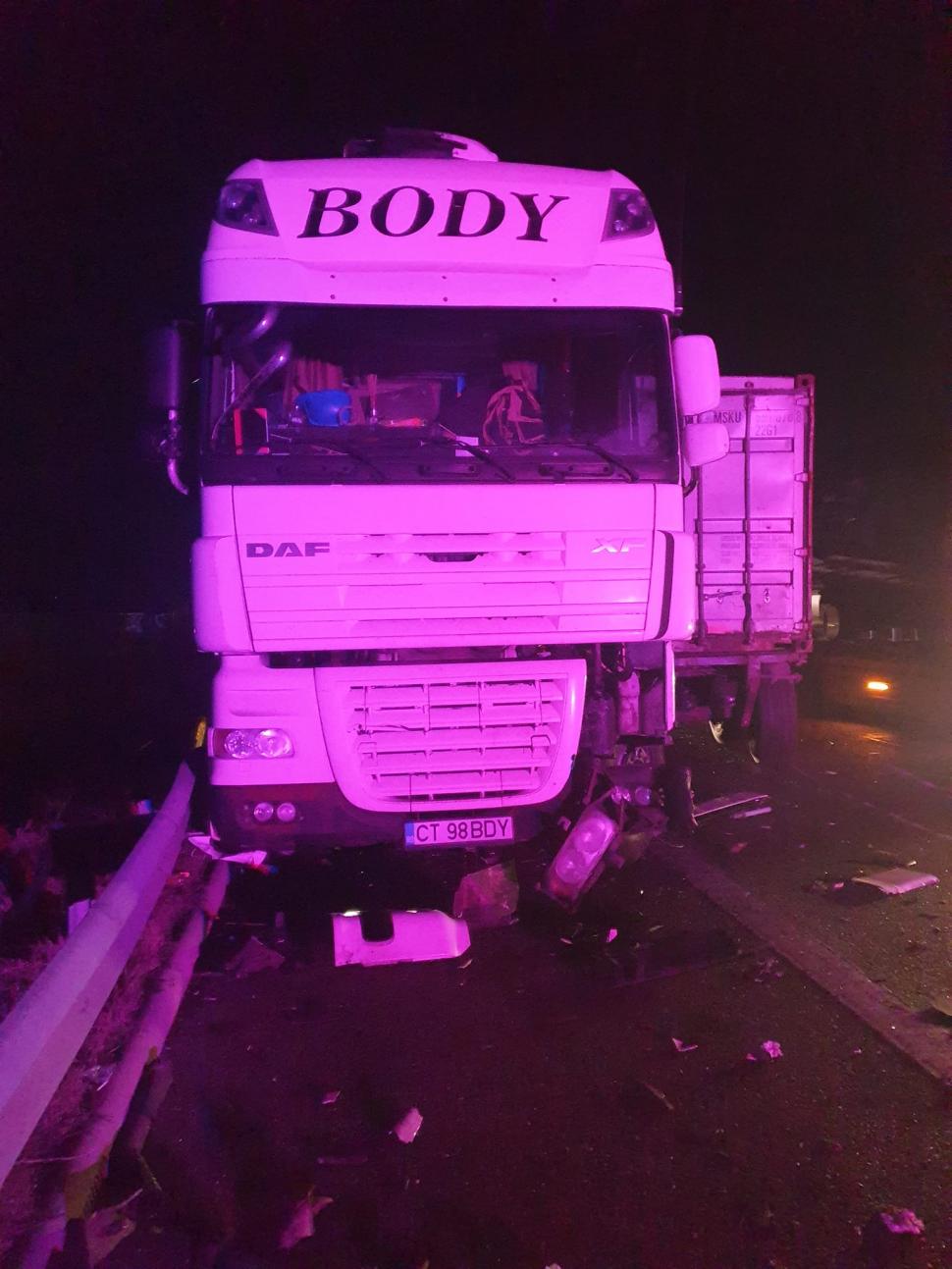 Trafic blocat pe Autostrada A2, după un accident grav cu două TIR-uri 873379