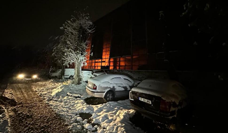 Incendiu de proporții la un depozit cu lemne din cartierul Berceni. Pompierii intervin de urgență la fața locului 873789