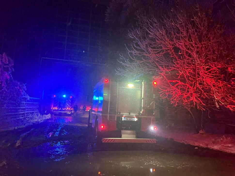 Incendiu de proporții la un depozit cu lemne din cartierul Berceni. Pompierii intervin de urgență la fața locului 873791