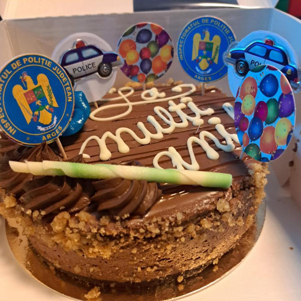 "Cu toții avem nevoie de un erou" | Gestul impresionant făcut de poliţişti pentru un copil de ziua lui 874043